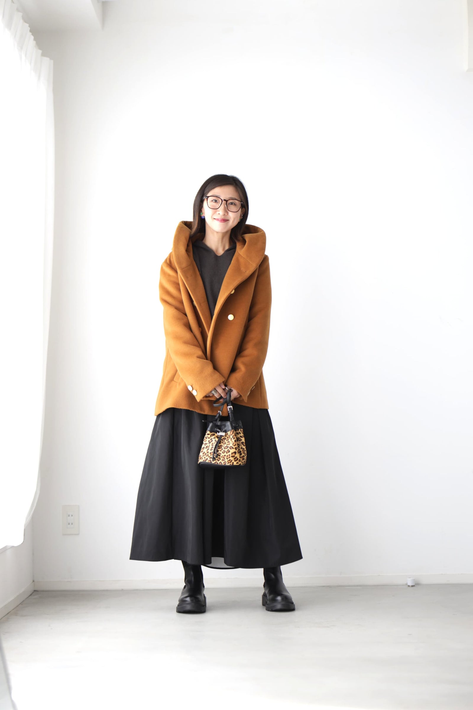 立体フードカラーreikoコートを主役に 冬の上品カジュアルコーデ