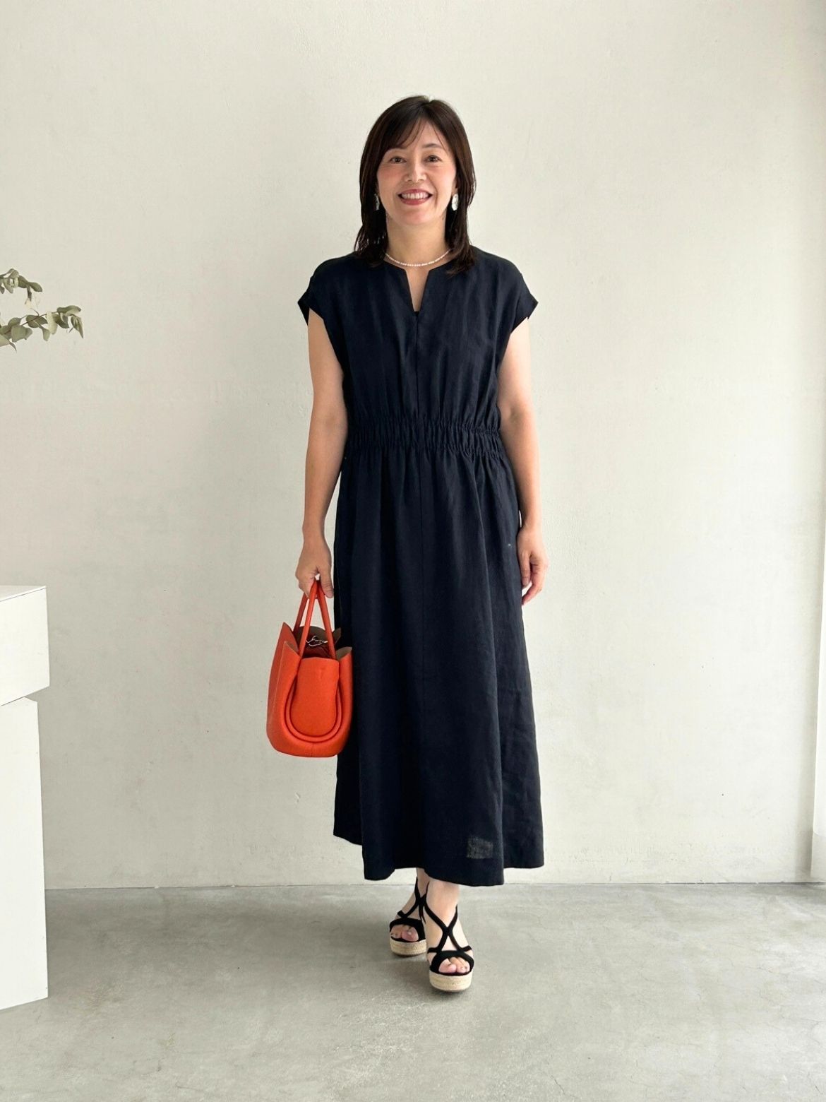 涼しく上品に楽しむ、大人の夏リネンコーデ