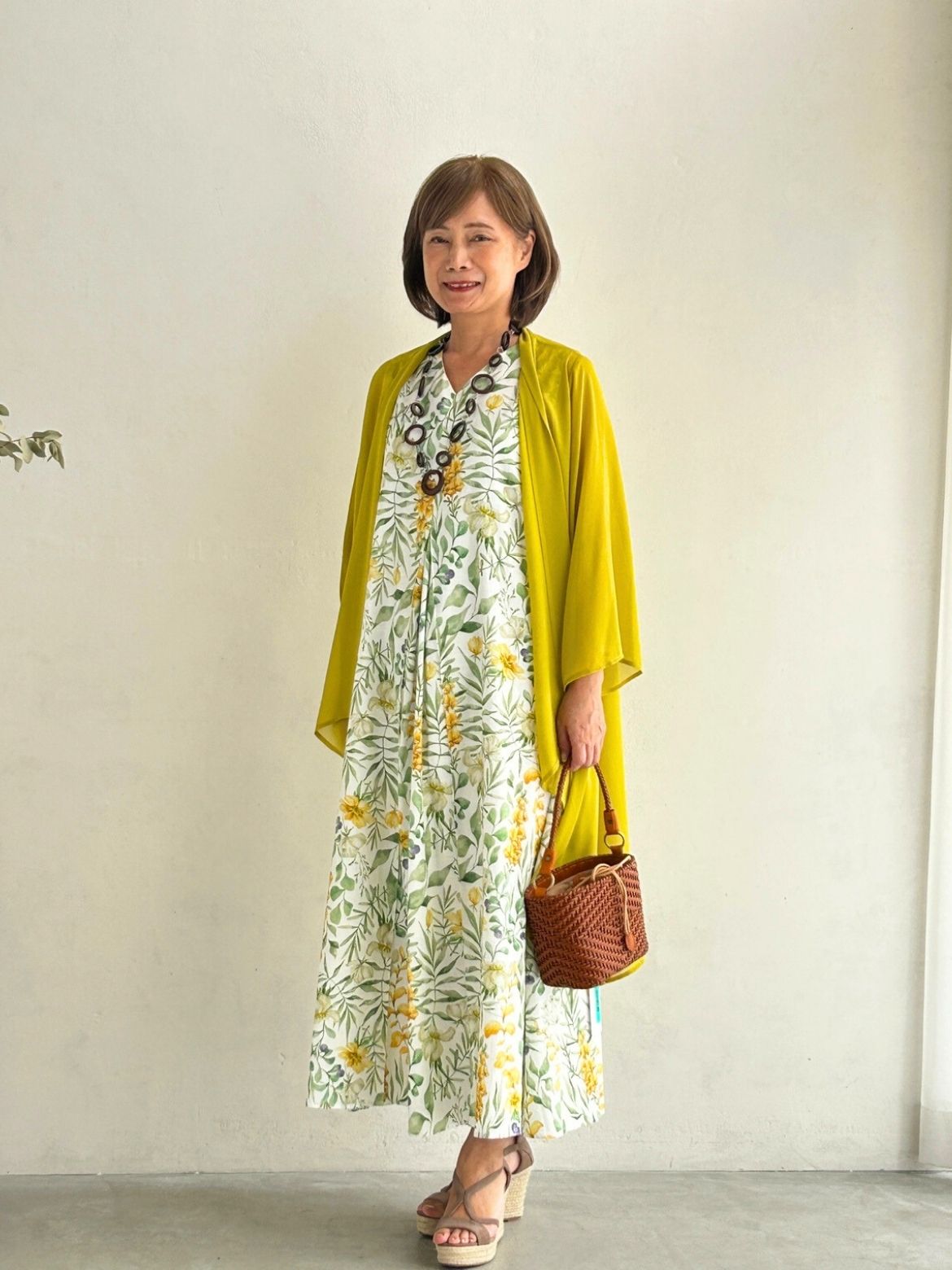 夏休みはボタニカル柄ワンピで 爽やかに過ごす