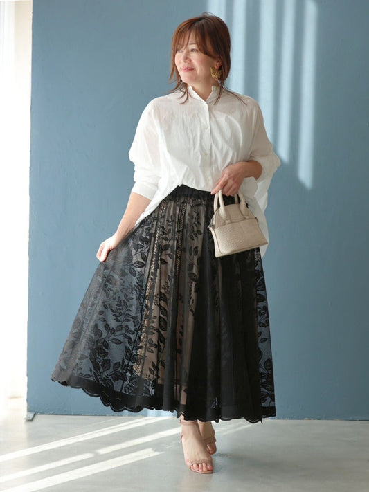 甘すぎない、大人のレーススカートコーデ