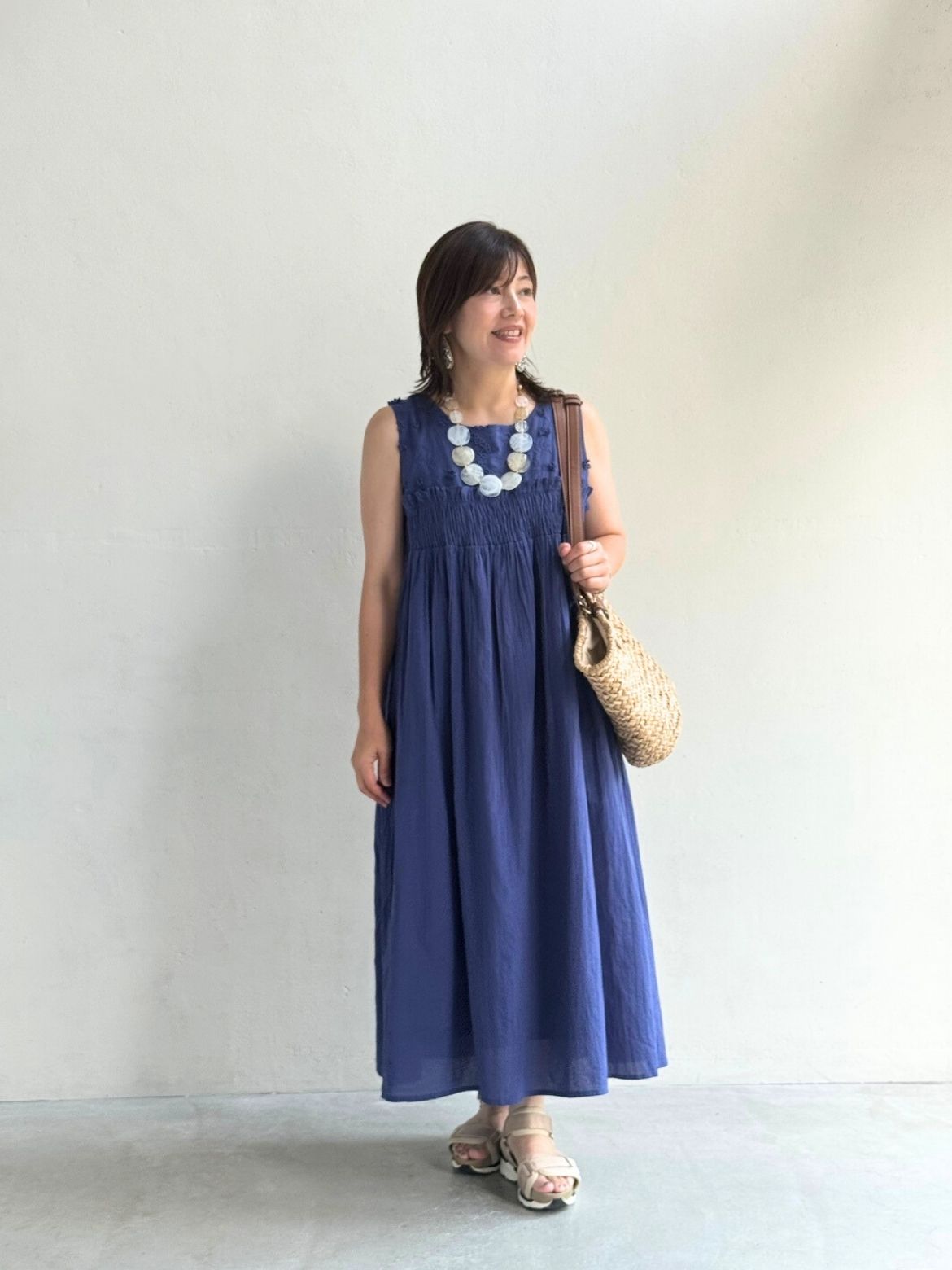 夏の風をまとう、リラクシーふわ楽ワンピースコーデ