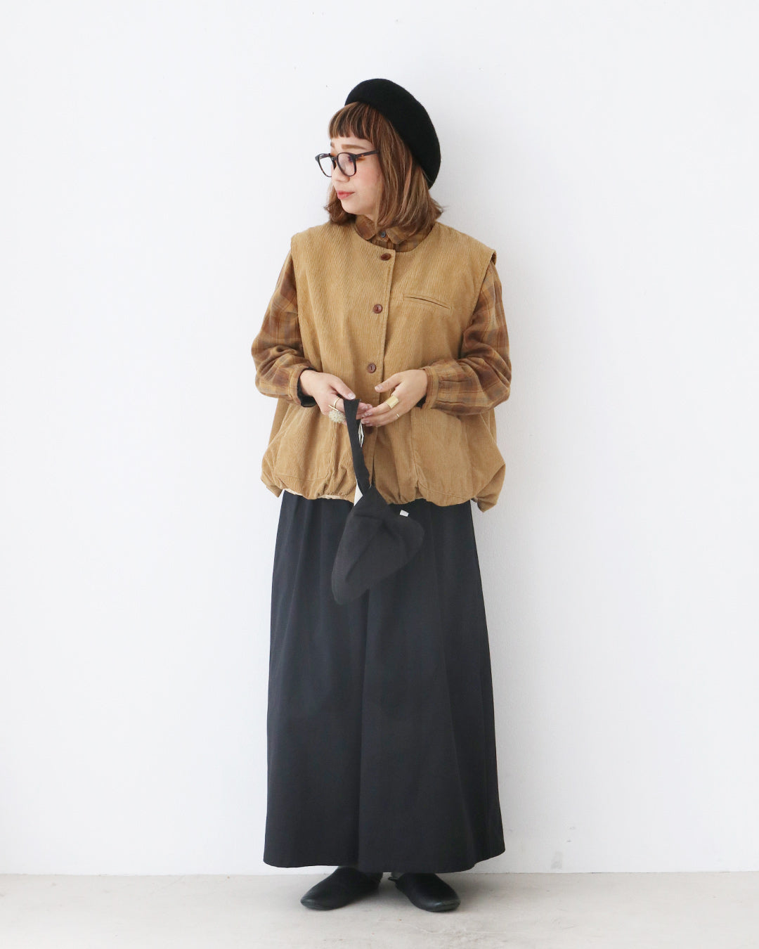 シンプルながらも表情のあるコーデ