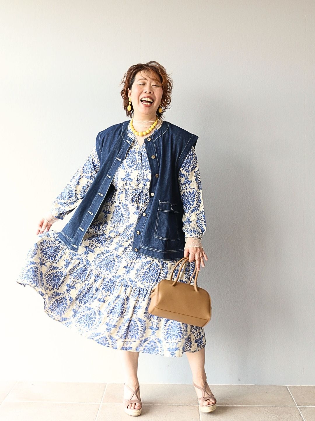 春風に舞う青の調べ♪ デニムベストで楽しむ大人カジュアル