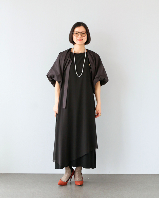 黒を軽やかに纏う。小柄さんのための上品レイヤード術