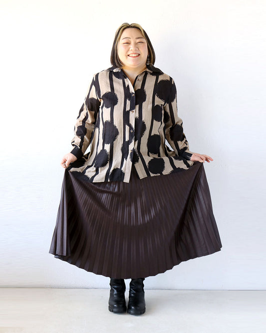 柄シャツで視線を上に、華やかさもプラス◎個性的で大人っぽいコーデ♪