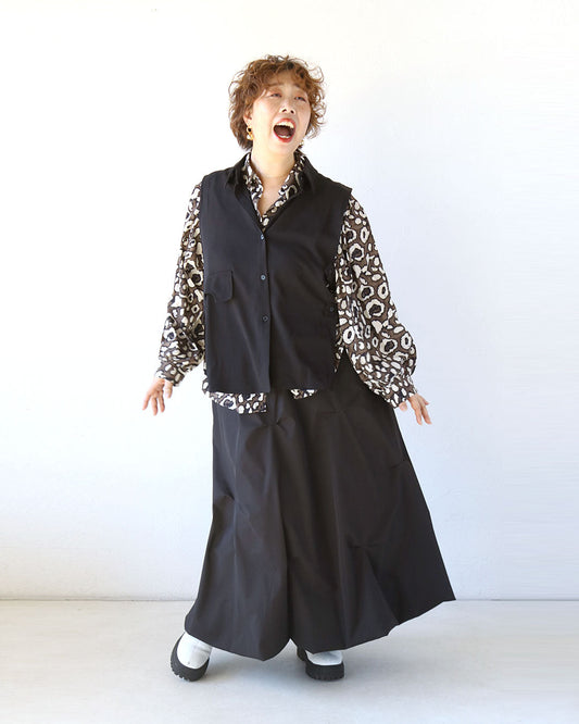 モノトーン配色で柄が引き立つスタイルアップ効果も期待できるコーデ♪