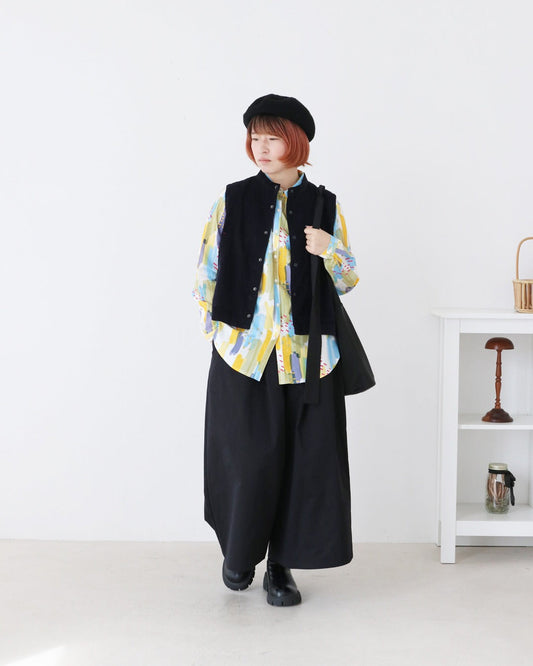 秋冬のコーデに軽やかな彩りを添えて