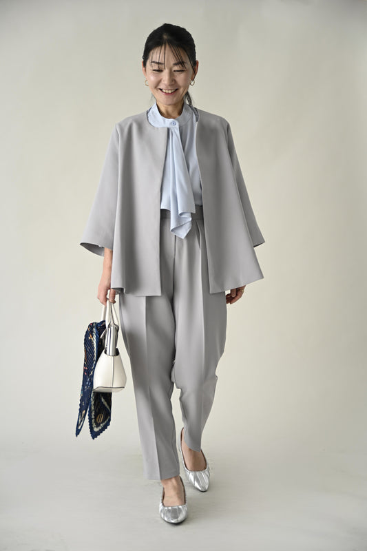 やさしいグレーで魅せる入学式コーデ