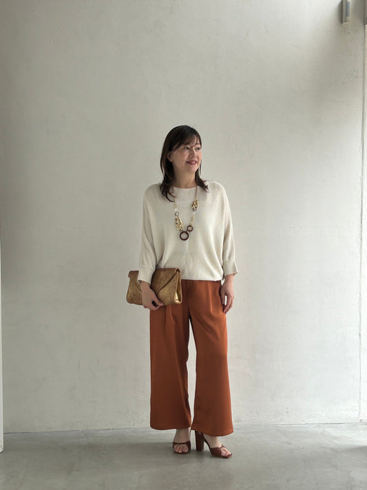 大人の抜け感リラックスパンツスタイル