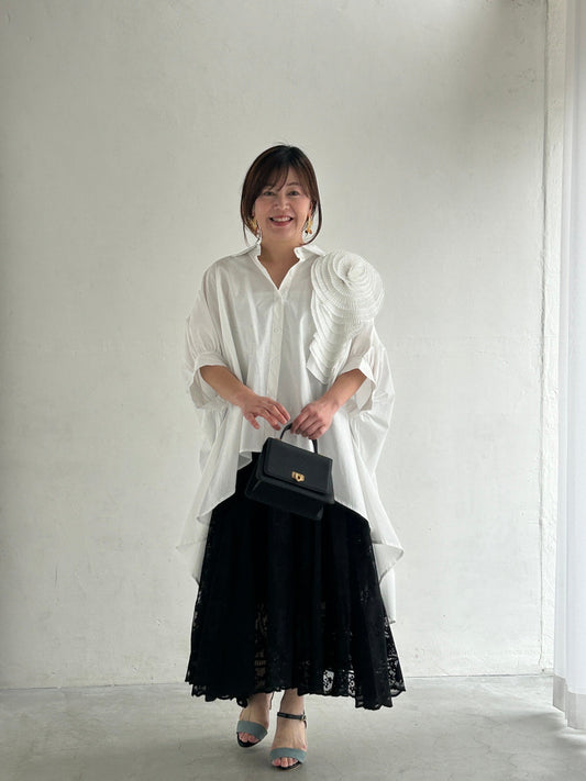 軽やかフェミニンモノトーンコーデ