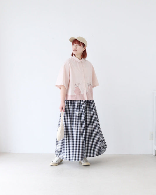やさしいピンクで魅せる 大人カジュアルコーデ