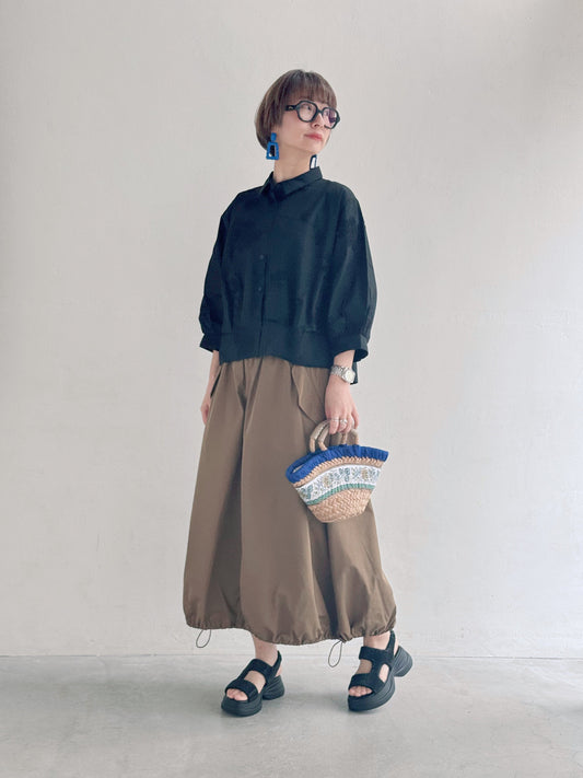 バルーンスカートを合わせたコーディネート