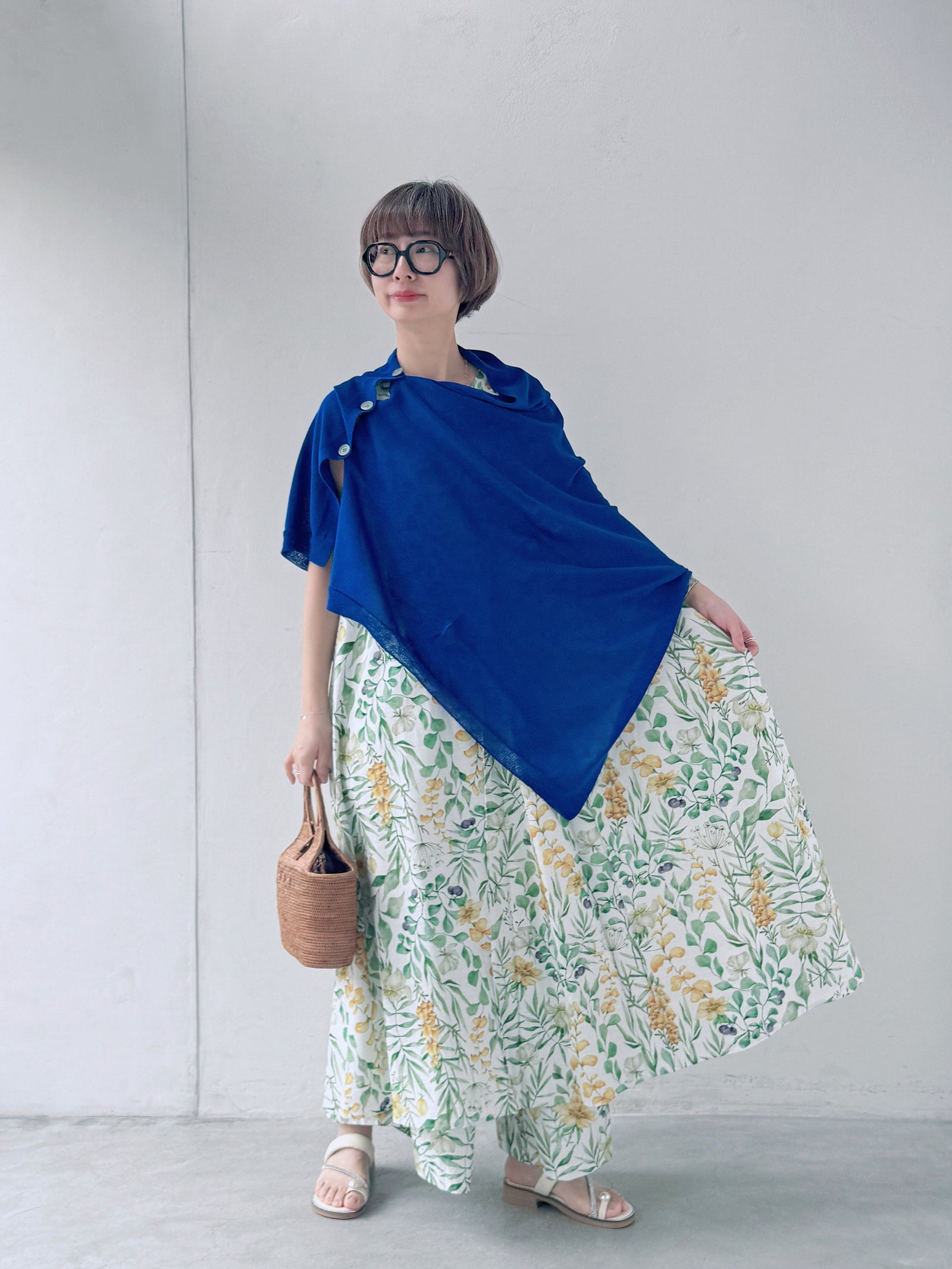 同柄のワンピースとパンツをセットして風にコーデ