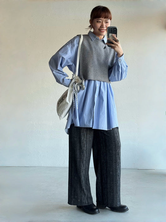 今年トレンドの 「ブルー × グレー」 でまとめた大人カジュアルコーデ💙