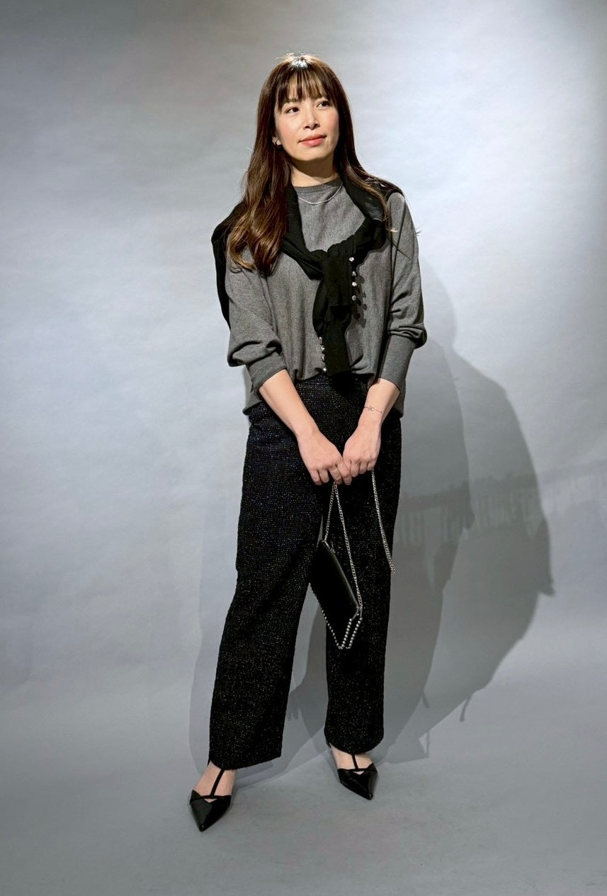 グレー×ブラックで魅せる 大人の抜け感モードスタイル