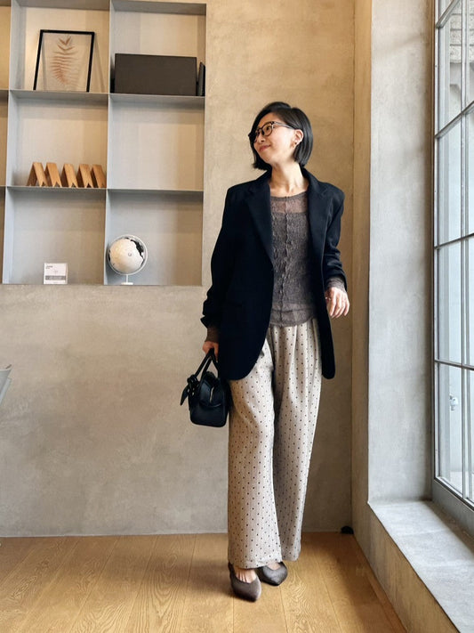 ハート柄でそっと遊ぶ、大人レディなジャケットコーデ