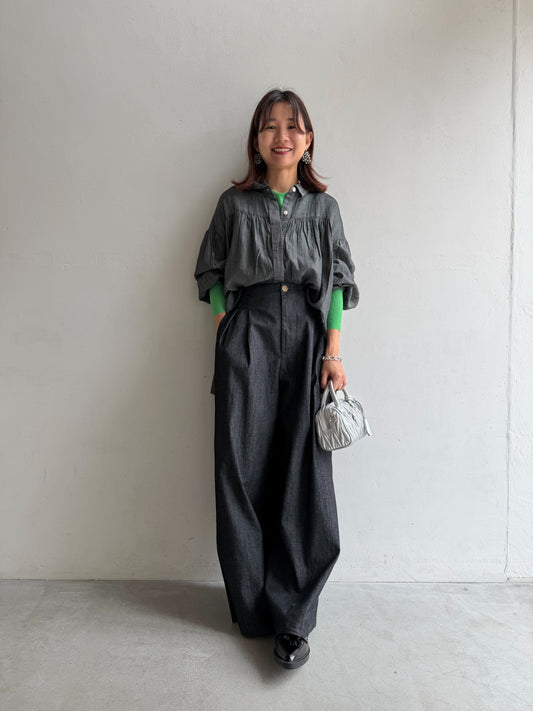 ワイドパンツで魅せる大人のハンサムスタイル