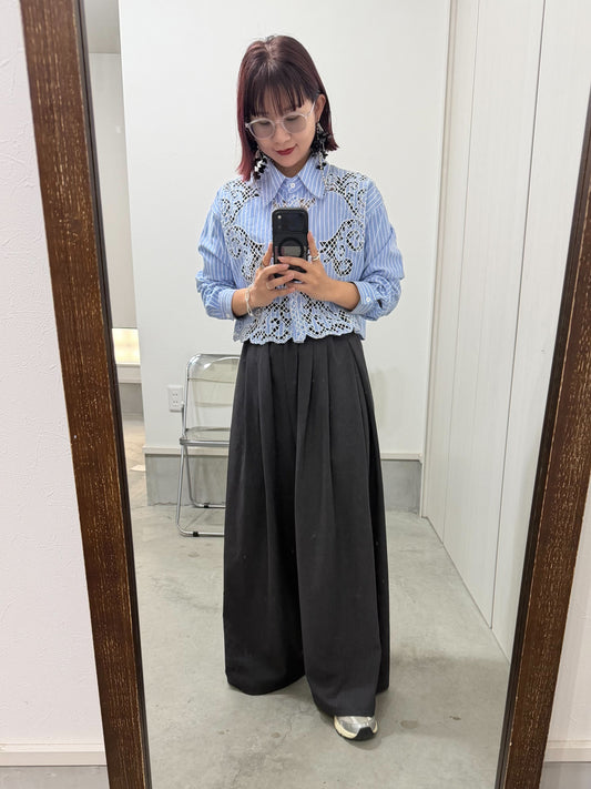 短丈シャツ×ワイドパンツで叶える黄金比スタイル