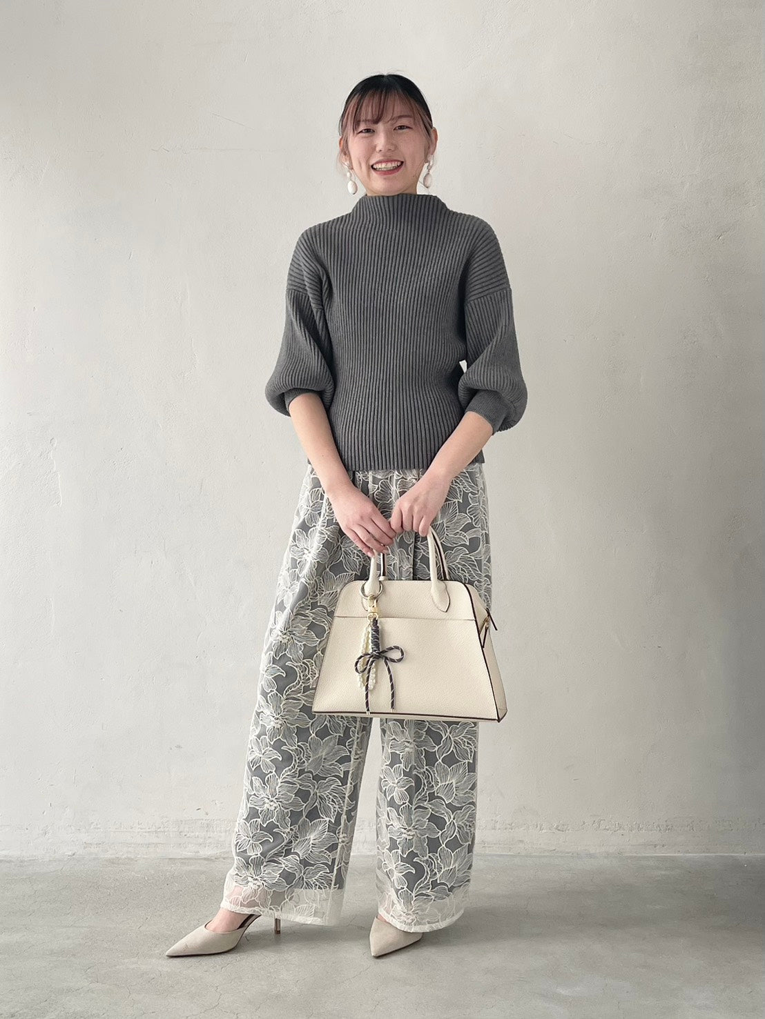 グレートーンの大人コーデ