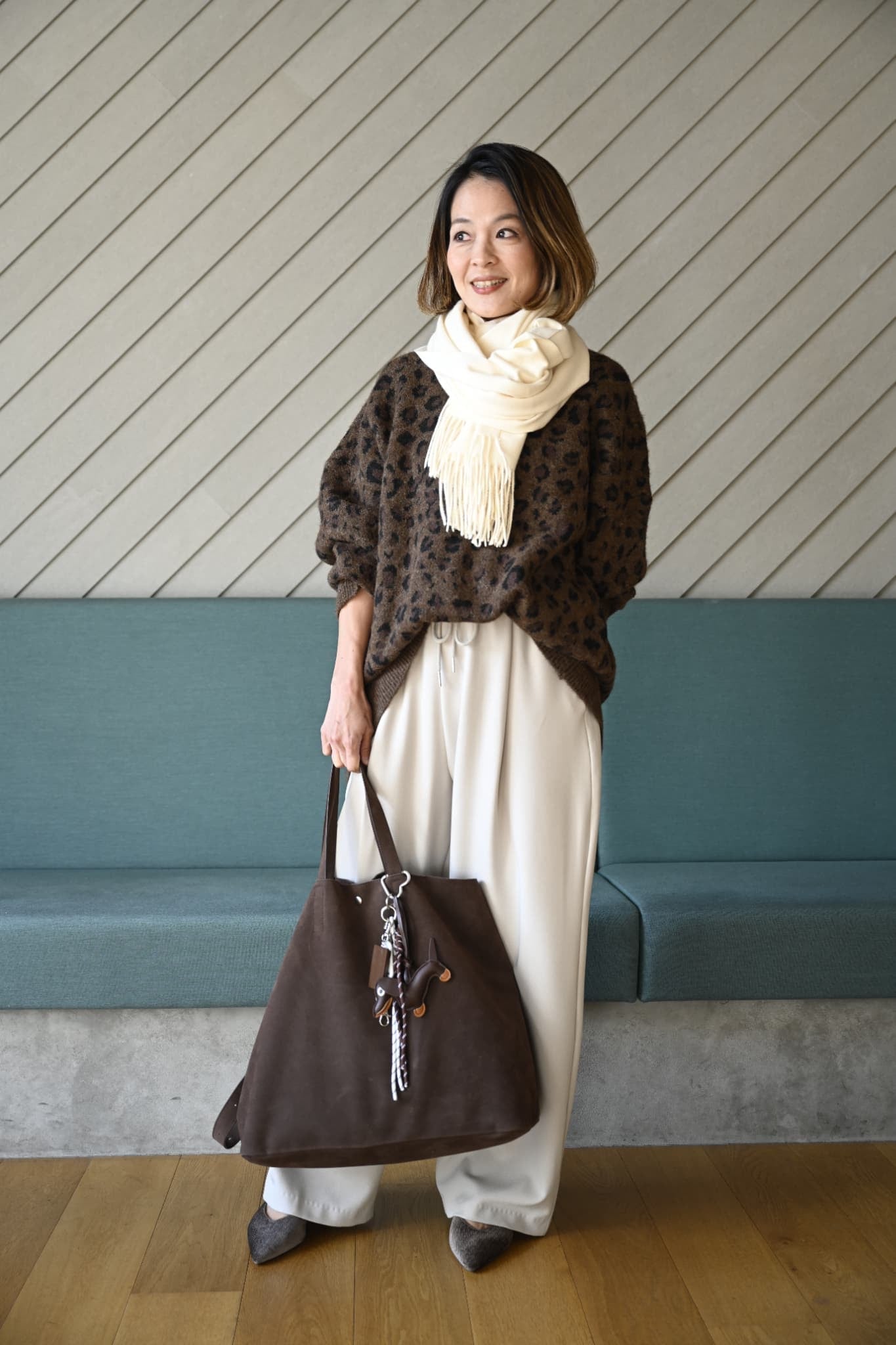 ラフに遊んで、足元はきれいめ。大人の余裕リラックスコーデ