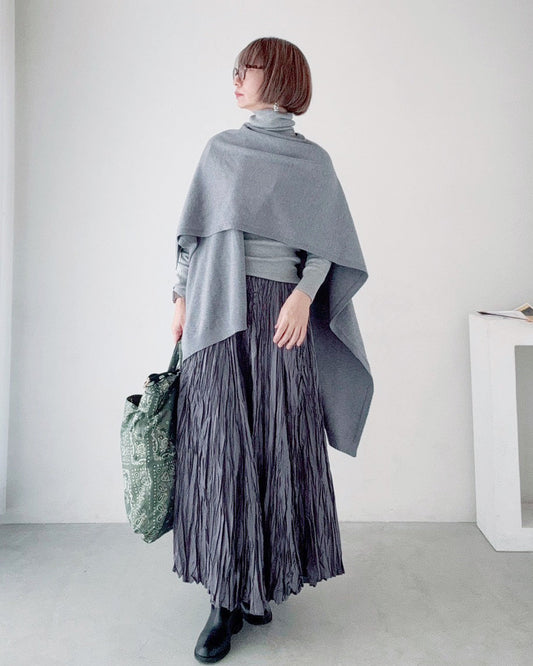 大判ストールでつくるモノトーンコーデ