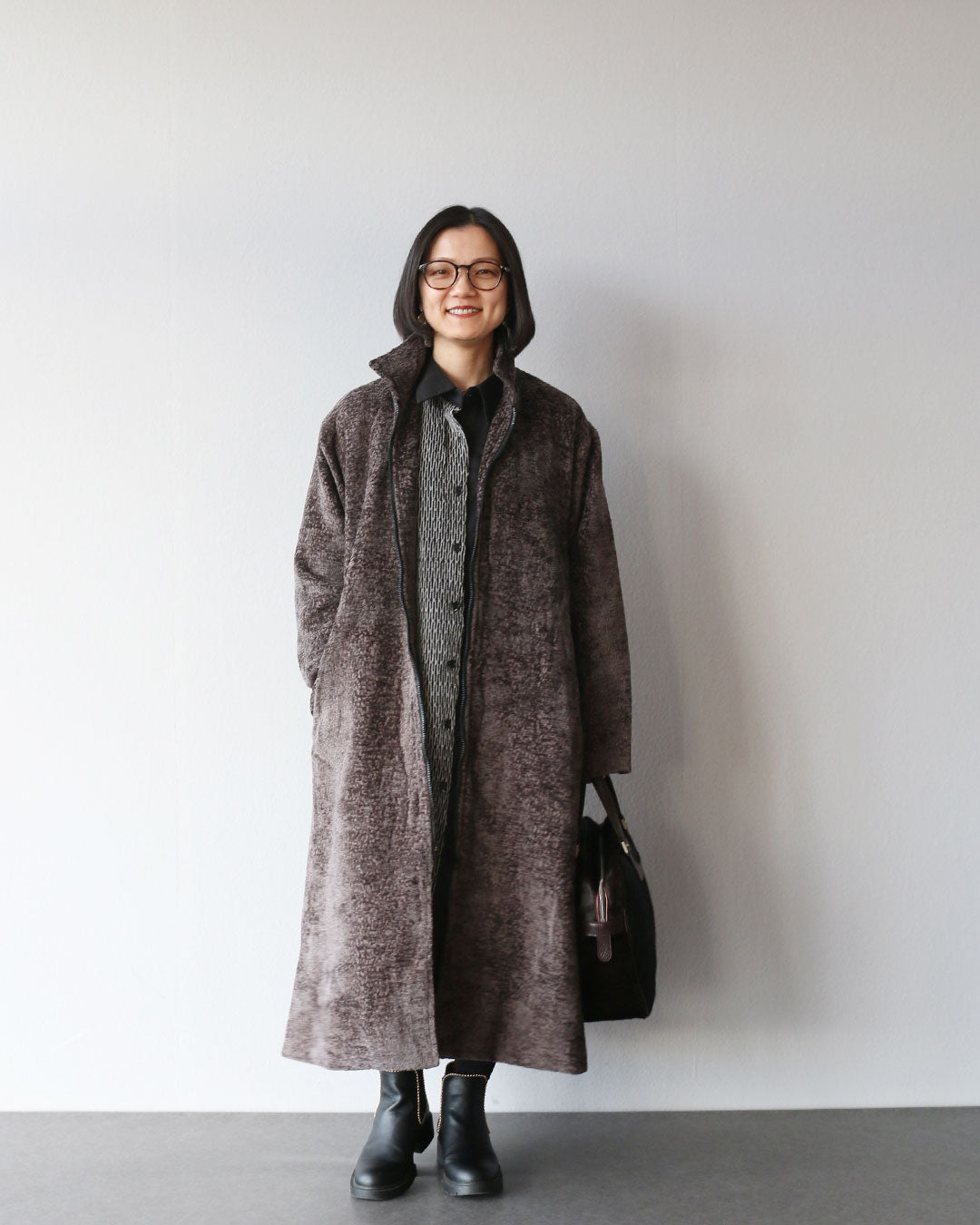 抜け感と品のあるロング羽織りコーデ