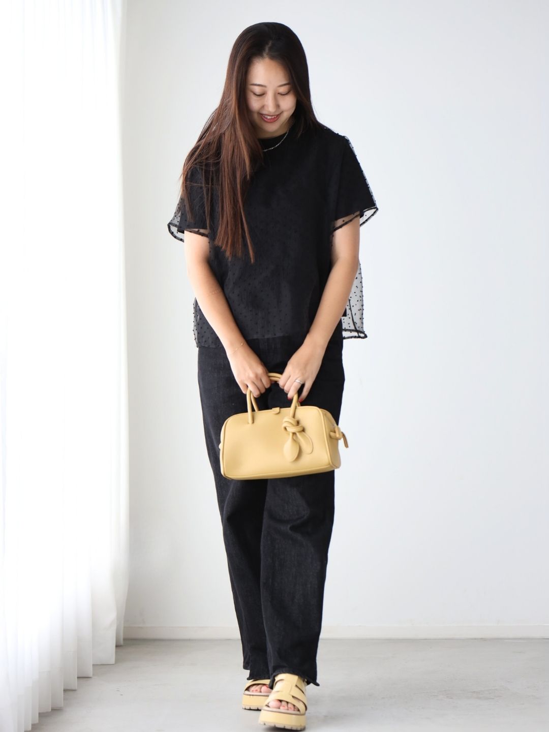 ブラック×ベージュの2カラーコーデ