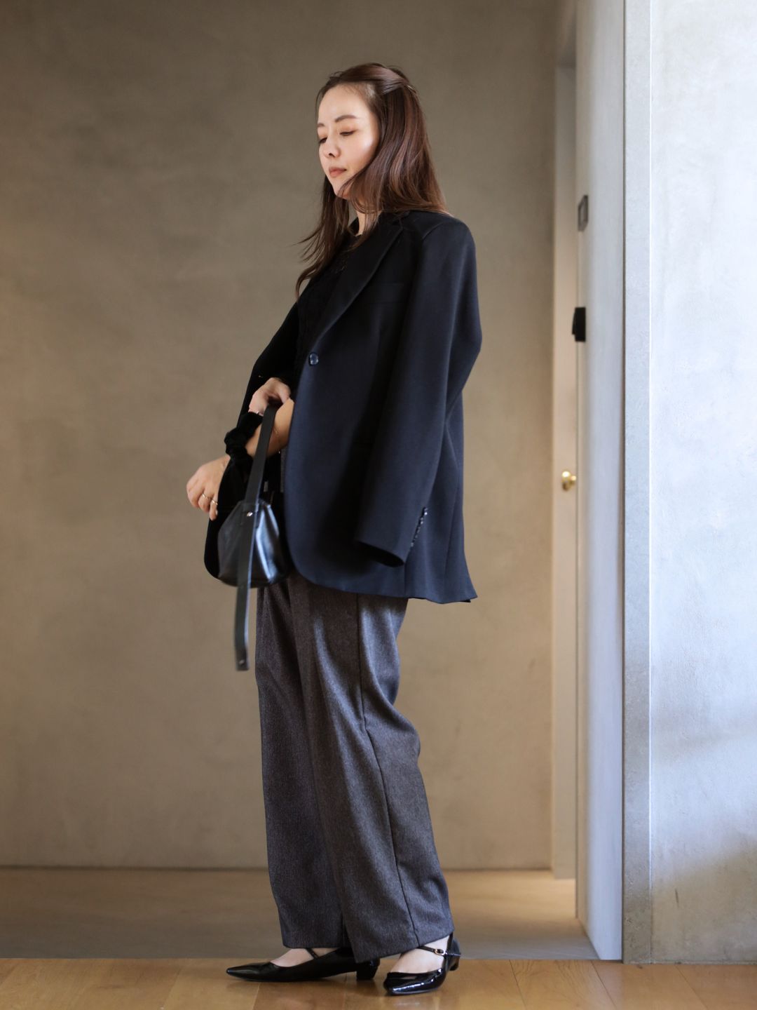 モード感と上品さを兼ね備えた大人シックなスタイル