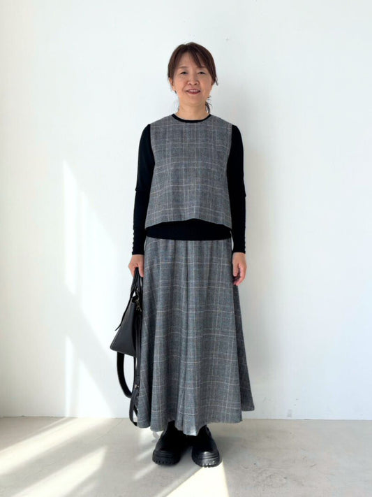 チェック柄セットアップの大人シックコーデ