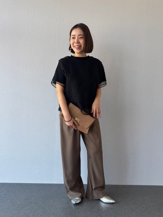 シアードットトップスで魅せる大人の抜け感コーデ