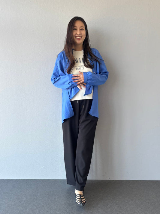 ブルーシャツで魅せる軽やかカジュアルコーデ