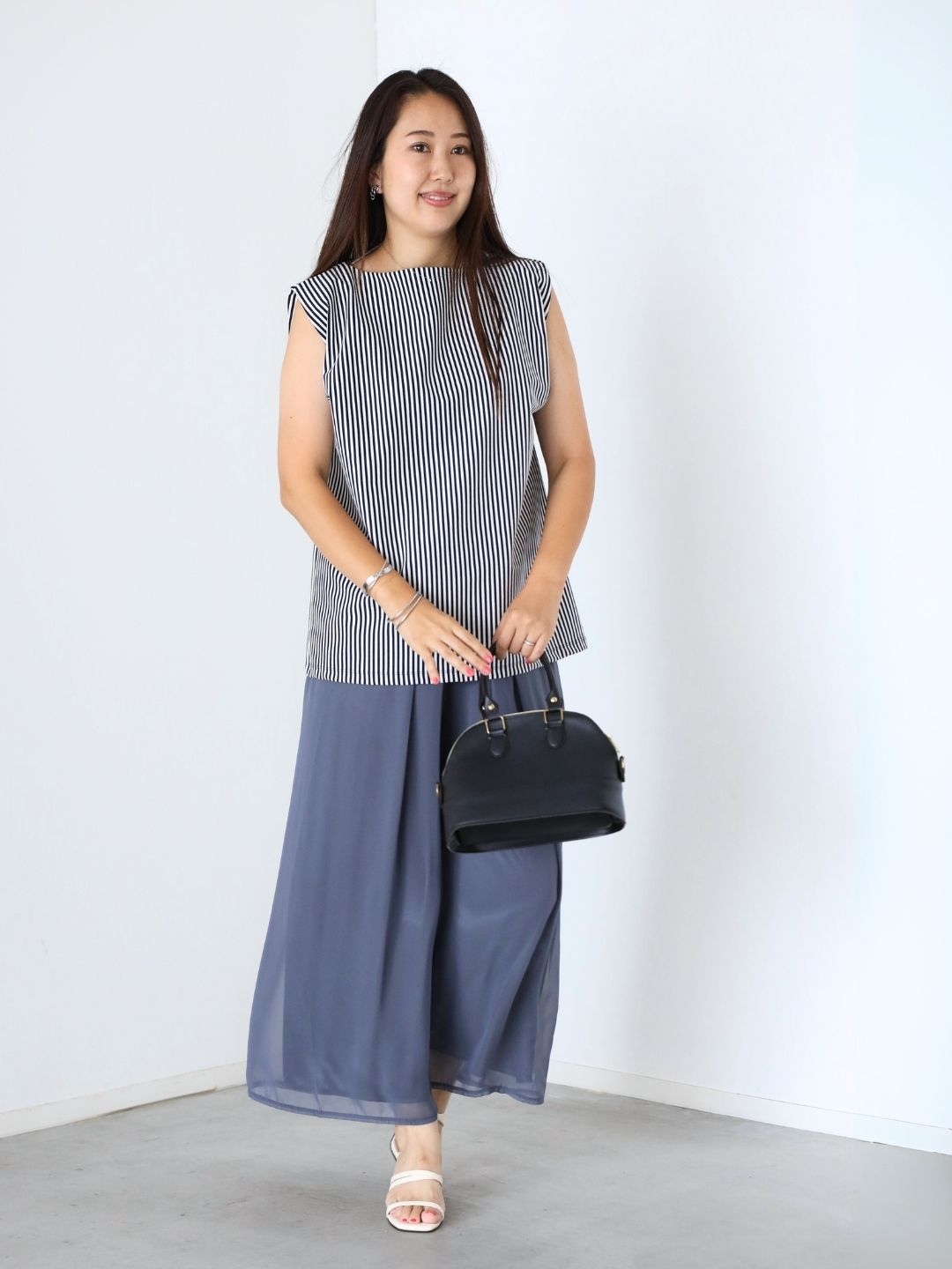 暑い日でも涼しく、上品に過ごせるコーデ♪