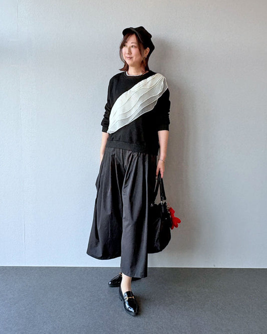 静かに映える、モノトーンコーデ