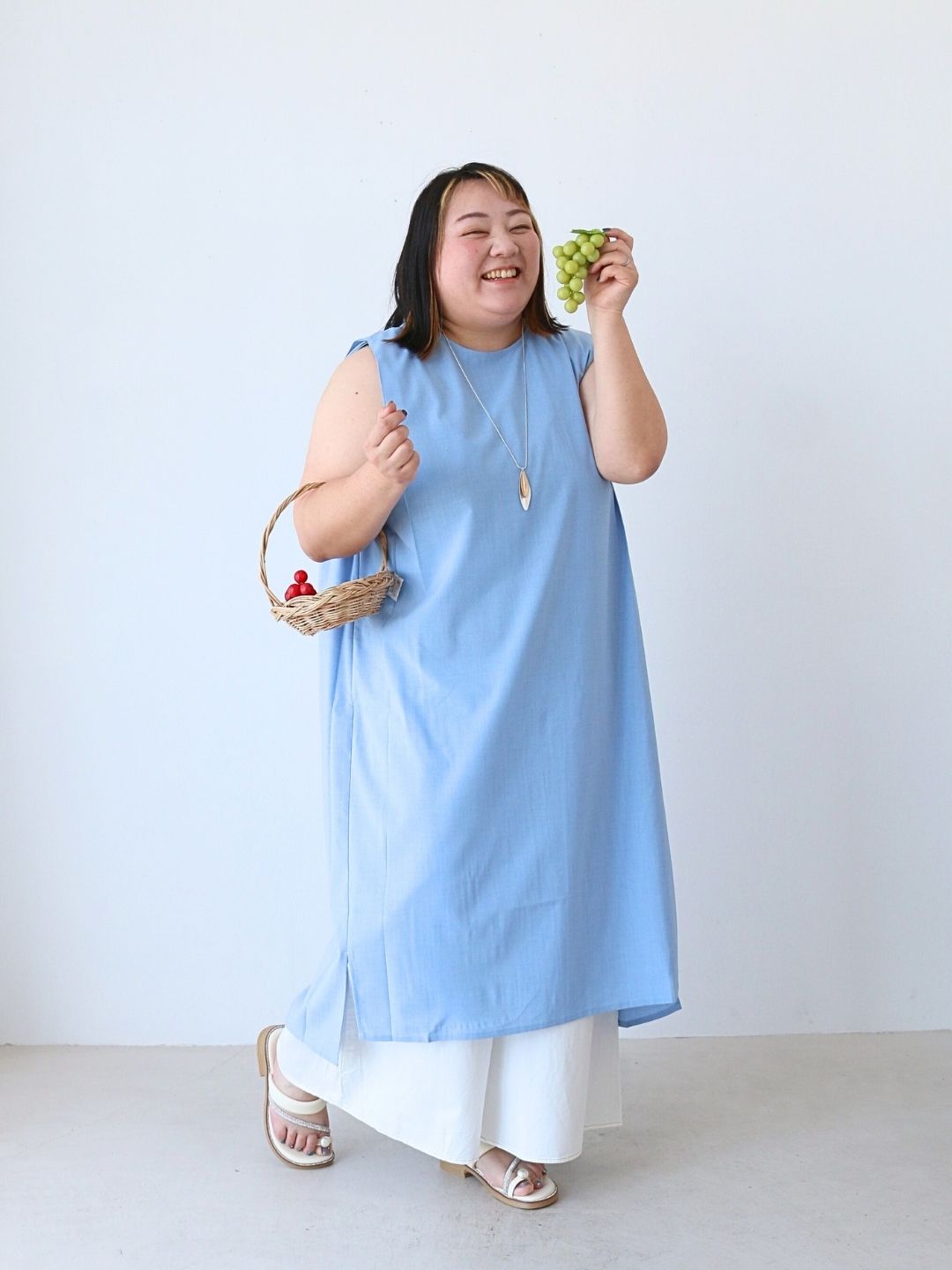 軽やかさを纏う、涼やかレイヤードスタイル