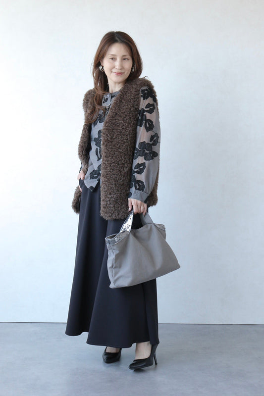 甘さとシックさを纏う、大人の上品コーデ