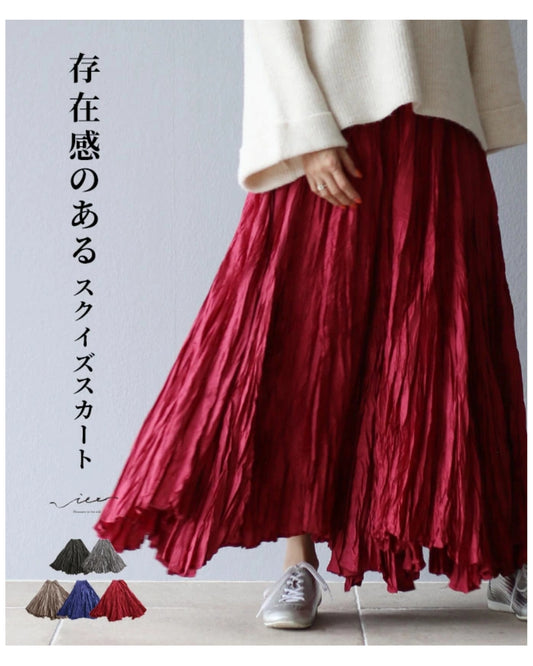 A squeeze skirt with a strong presence