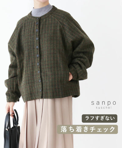 カーキ