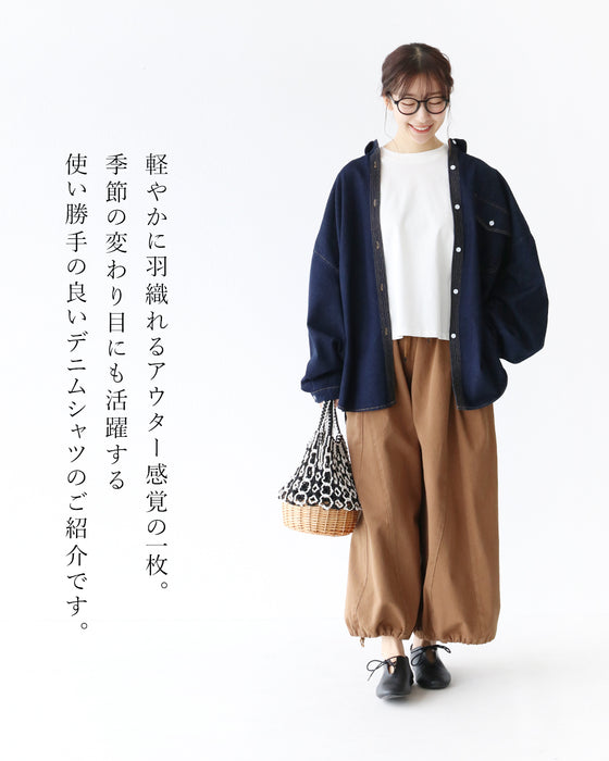 さらっと羽織れる大人のデニムシャツ