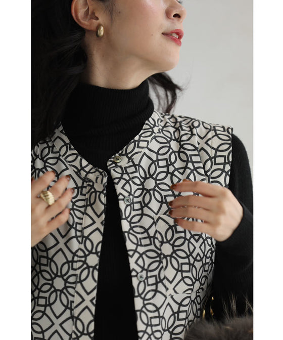 高身長さんにもオススメ。美しさ連なる華紋様のロングジレベスト