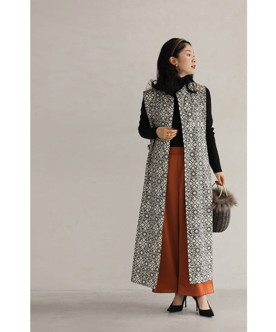 高身長さんにもオススメ。美しさ連なる華紋様のロングジレベスト