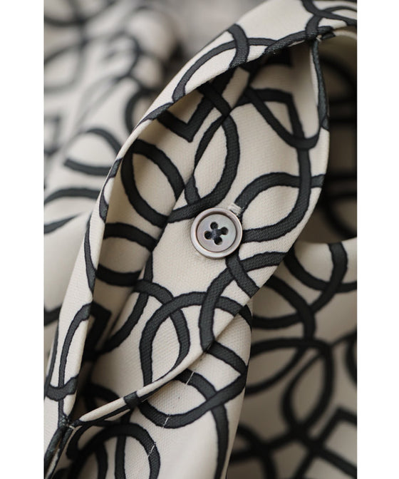 高身長さんにもオススメ。美しさ連なる華紋様のロングジレベスト