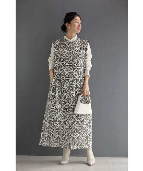 高身長さんにもオススメ。美しさ連なる華紋様のロングジレベスト
