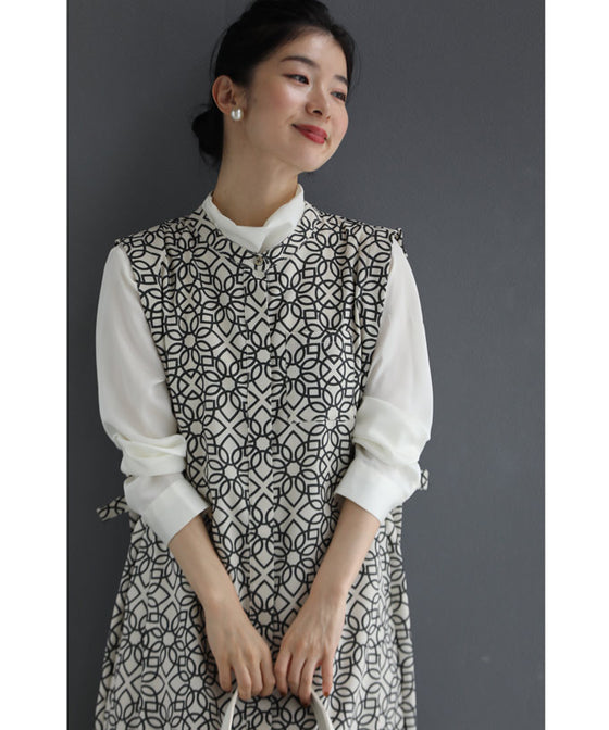 高身長さんにもオススメ。美しさ連なる華紋様のロングジレベスト