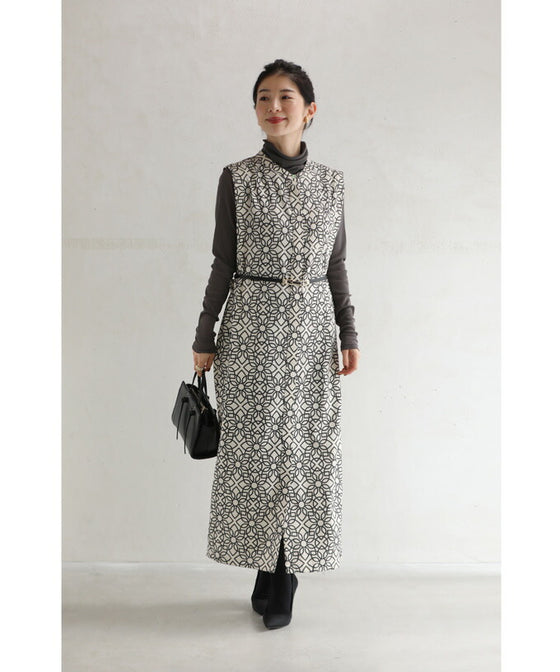 高身長さんにもオススメ。美しさ連なる華紋様のロングジレベスト