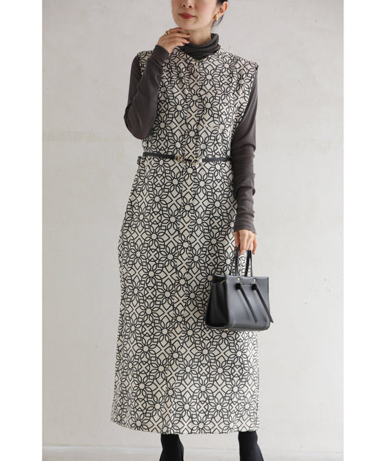 高身長さんにもオススメ。美しさ連なる華紋様のロングジレベスト
