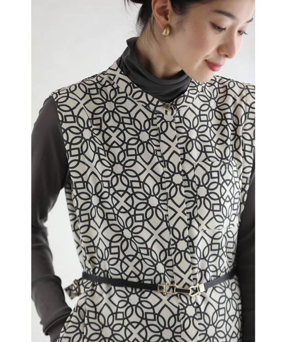 高身長さんにもオススメ。美しさ連なる華紋様のロングジレベスト