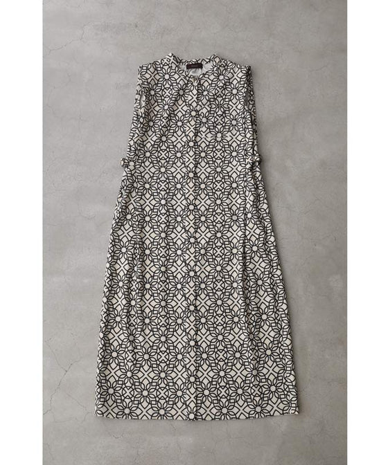 高身長さんにもオススメ。美しさ連なる華紋様のロングジレベスト