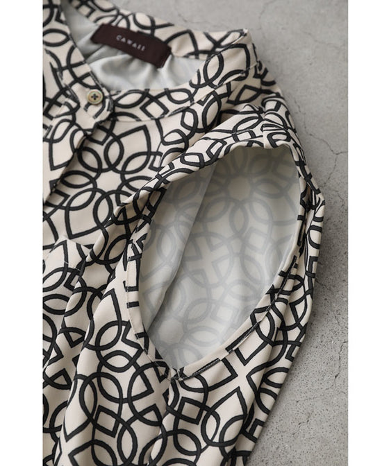 高身長さんにもオススメ。美しさ連なる華紋様のロングジレベスト