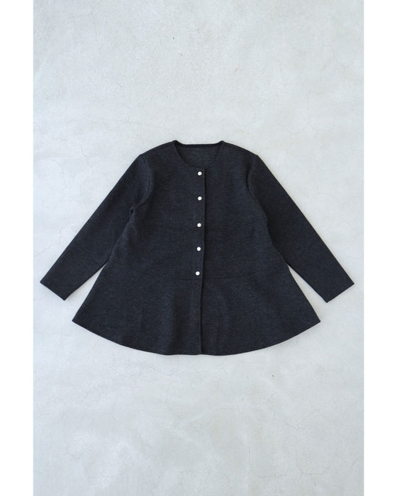 上質な肌触りのAラインシルエットライトコート