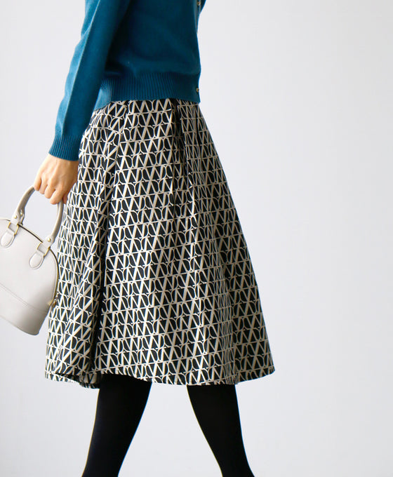 コーデのメインに。上級柄ジャガードスカート簡単取り入れ術